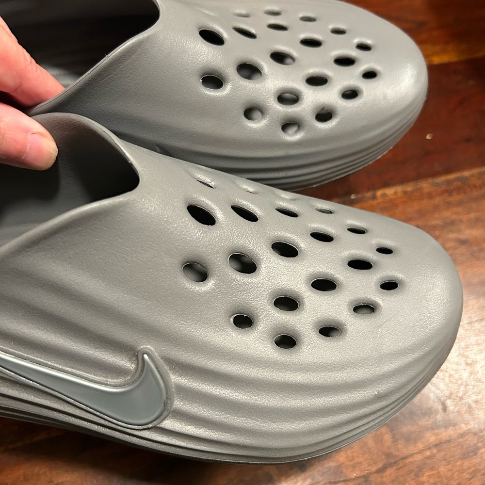 Unisex Nike Rejuven8 Gray Clogs - Picture 8 of 9